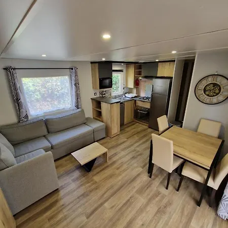 Camping Spacieux Mobil-home 3 Ch *